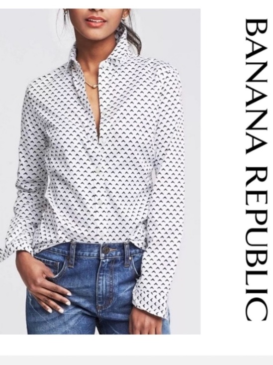 Tops - ♦️ Banana Republic Fitted Non-Iron Long Sleeve Shirt 10 Boomerang print